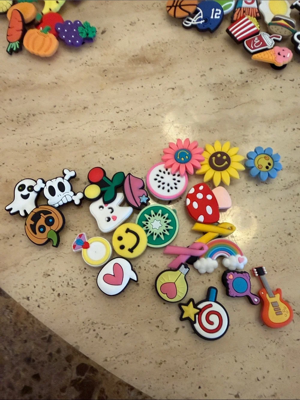 100 crocs charms